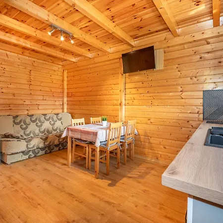 Domek letniskowy Uroczy Zakatek *